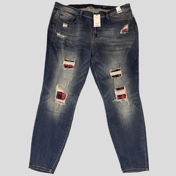 NWT Women’s Judy Blue Skinny Fit Distressed Jeans. Size 24W - Picture 2 of 6